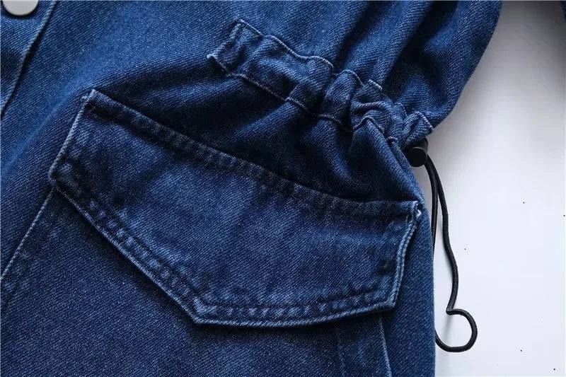 Nuovo vestito da donna alla moda in denim