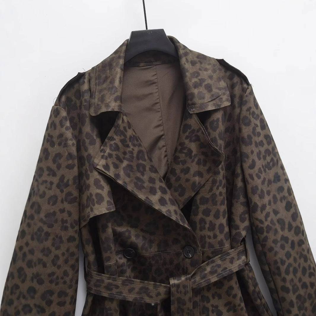 Cappotto a maniche lunghe con cintura con chiusura a bavero con stampa leopardata da donna