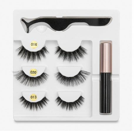 A Pair Of False Eyelashes With Magnets In Fashion - YLORESHOP