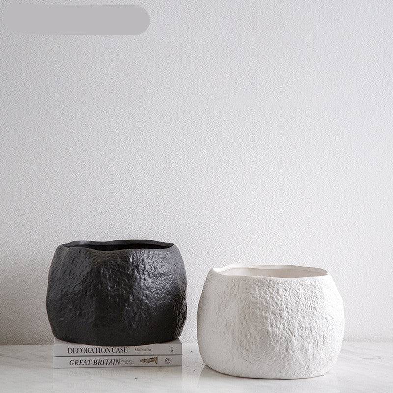 Semplice vaso naturale creativo in ceramica nordica fatta a mano