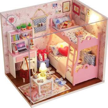 Girl with toy castle - YLORESHOP