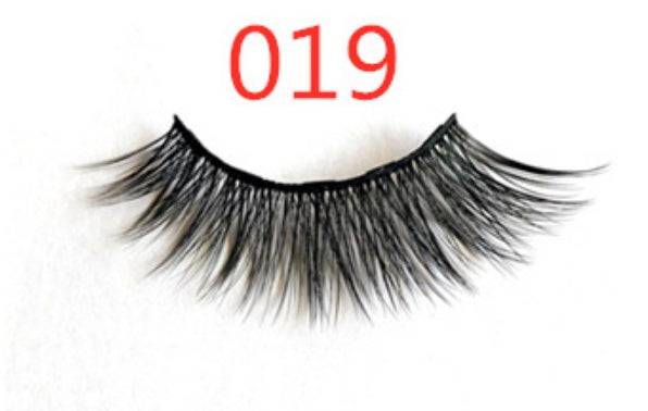 A Pair Of False Eyelashes With Magnets In Fashion - YLORESHOP