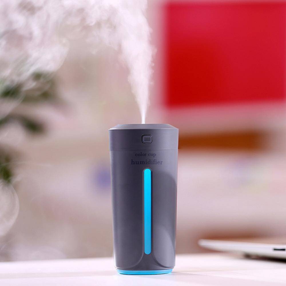 Mini Umidificatore USB Umidificatore ad ultrasuoni Diffusore di aromi per auto Diffusore di olio essenziale elettrico Tazza 7 luci a LED a colori