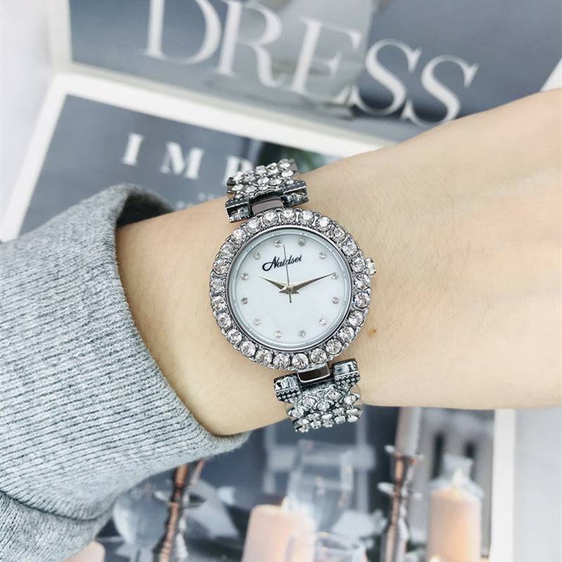 Women's Watch Luxury Diamond Fritillary Surface Small Dial Bracelet Full Diamond - YLORESHOP