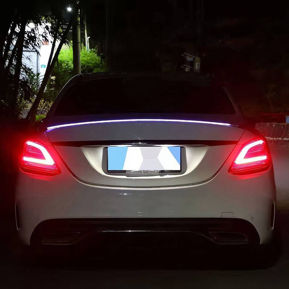 Indicatore di direzione a LED con coda di streamer per automobile