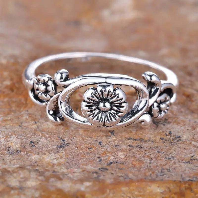 Hollow Flower Flower Ring Female Retro - YLORESHOP