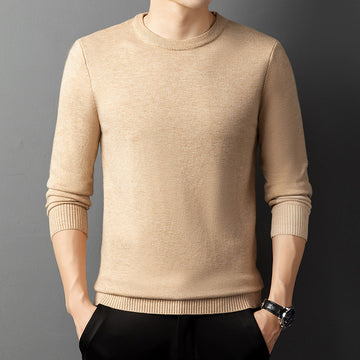 Knitted sweater with semi-high collar and round neckline in yarn
