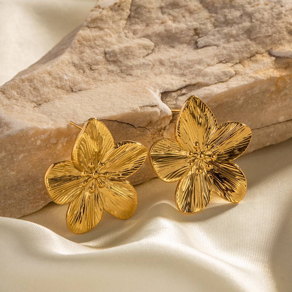 Design Fashion High-end Matte Retro Gold Stainless Steel Flower Stud Earrings - YLORESHOP