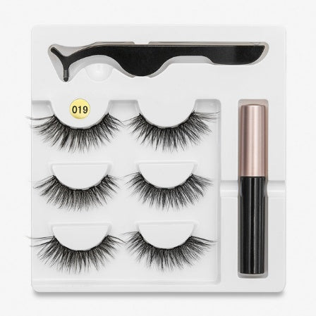 A Pair Of False Eyelashes With Magnets In Fashion - YLORESHOP