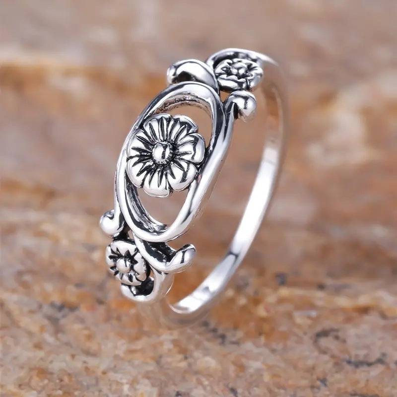 Hollow Flower Flower Ring Female Retro - YLORESHOP