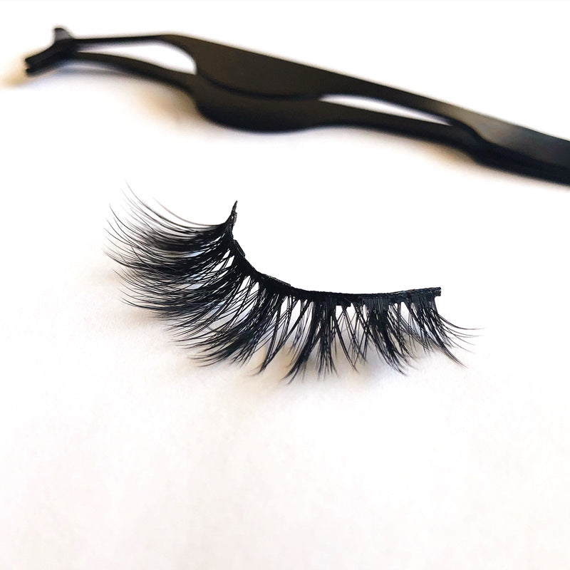 A Pair Of False Eyelashes With Magnets In Fashion - YLORESHOP