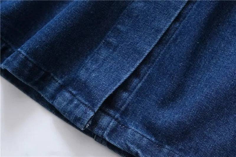 Nuovo vestito da donna alla moda in denim