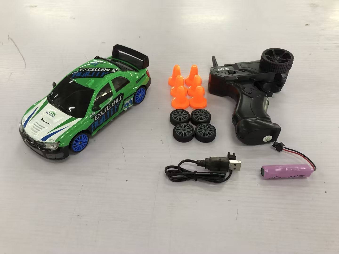 2.4G Drift Rc Auto 4WD RC Drift Auto Giocattolo di Controllo Remoto GTR Modello AE86 Veicolo Auto RC Auto da Corsa Giocattolo per I Bambini Regali Di Natale