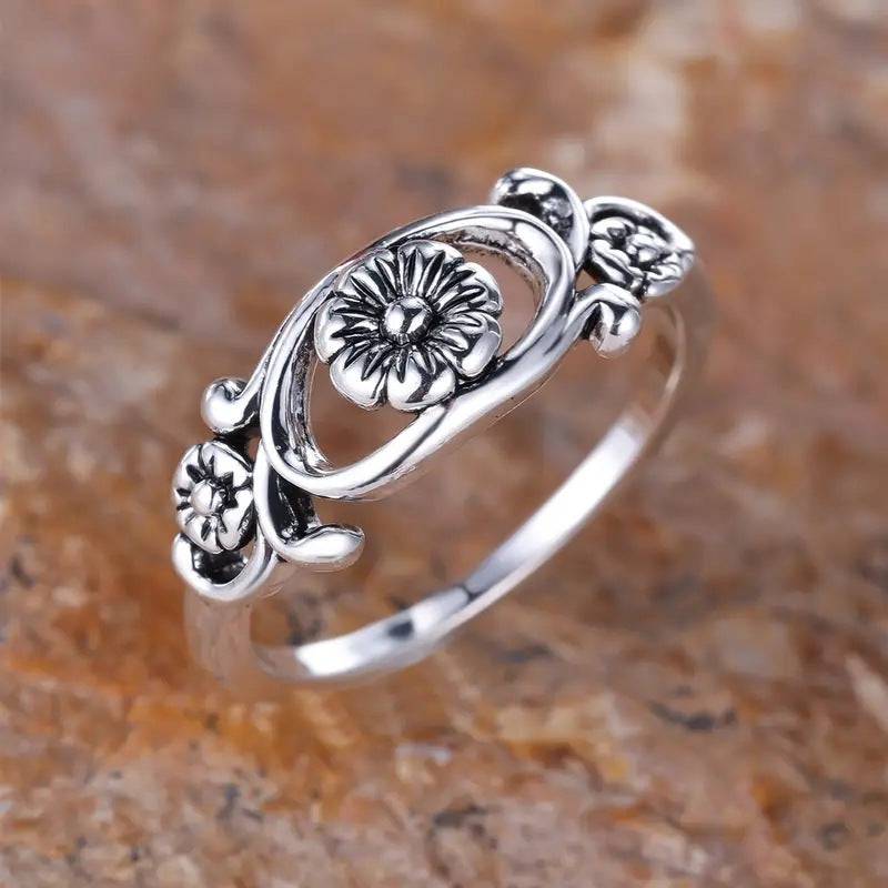 Hollow Flower Flower Ring Female Retro - YLORESHOP