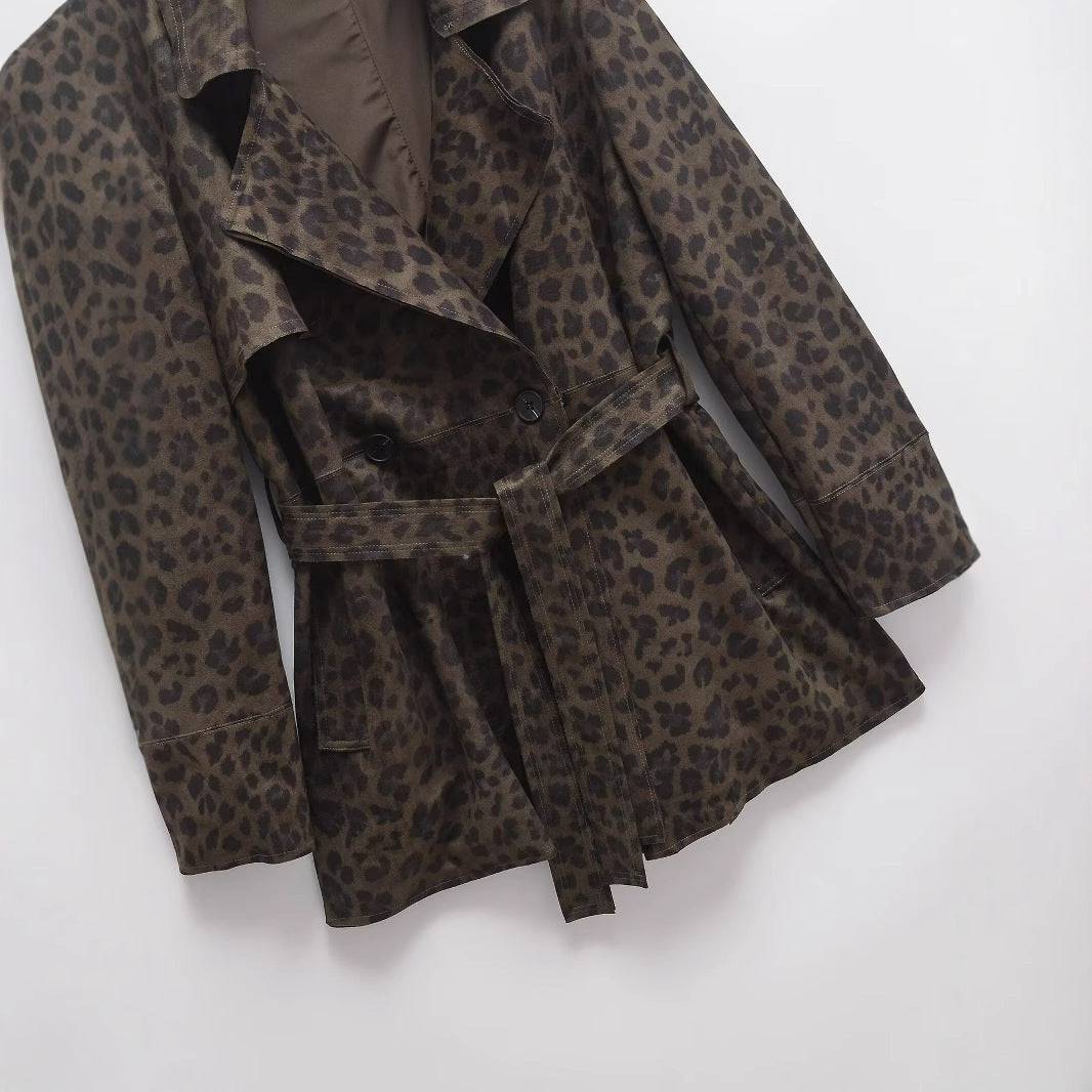 Cappotto a maniche lunghe con cintura con chiusura a bavero con stampa leopardata da donna