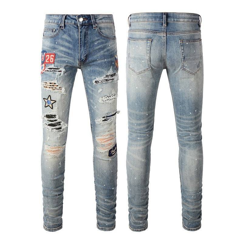 Jeans strappati con medaglia stampata da uomo