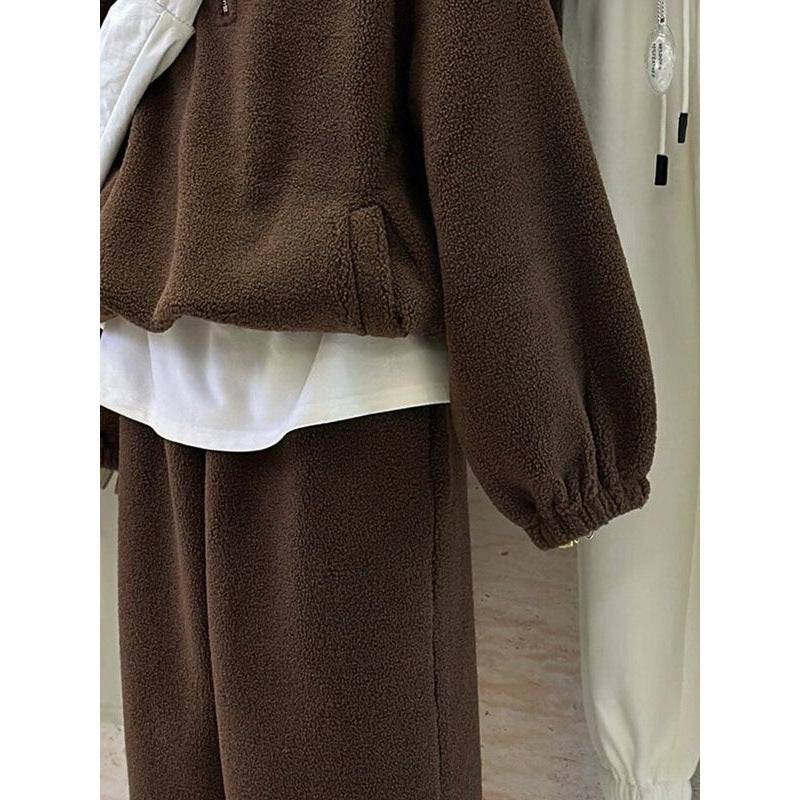 Completo di pantaloni in felpa di lana di agnello spessa di colore marrone stile sportivo casual